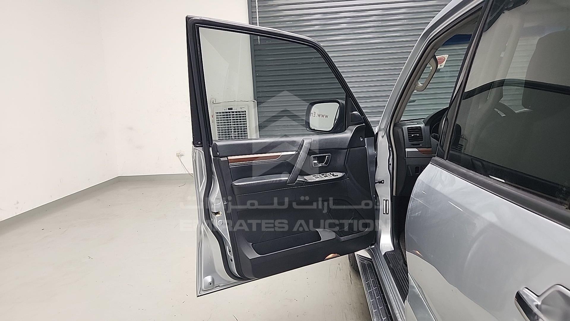 2008 MITSUBISHI PAJERO VIN: JMYLRV93W8J720356