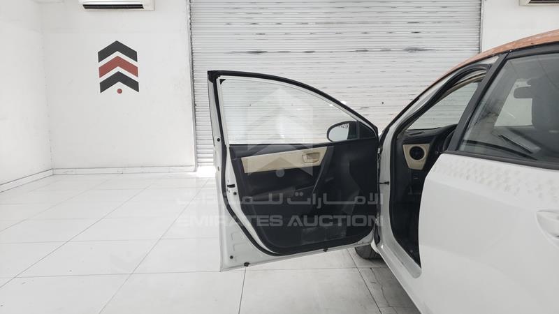 RKLBB9HEXH5193248 Auction: EmiratesAuction Lot: 404124 RKLBB9HEXH5193248 Toyota Corolla 2017 WHITE Photo 10