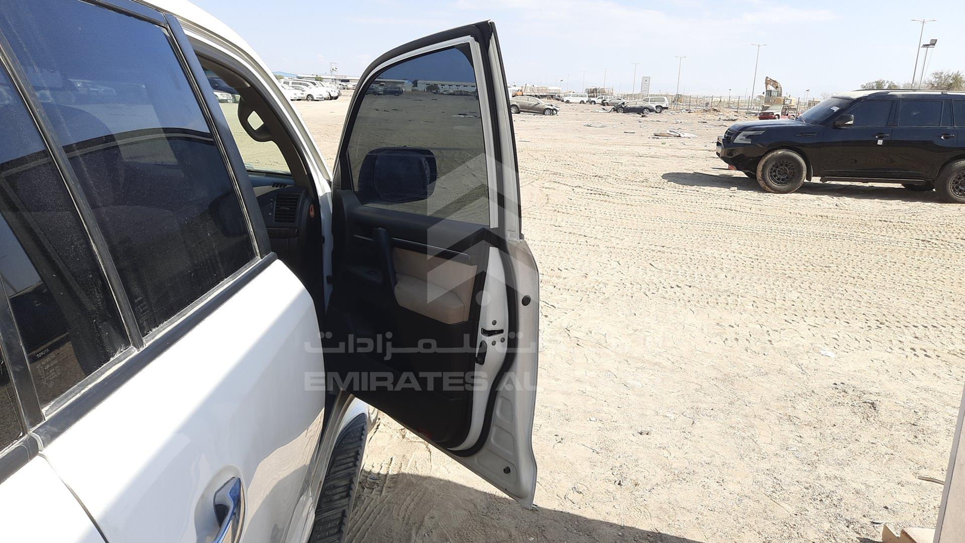 2009 TOYOTA LAND CRUISER VIN: JTMHU09J195011270