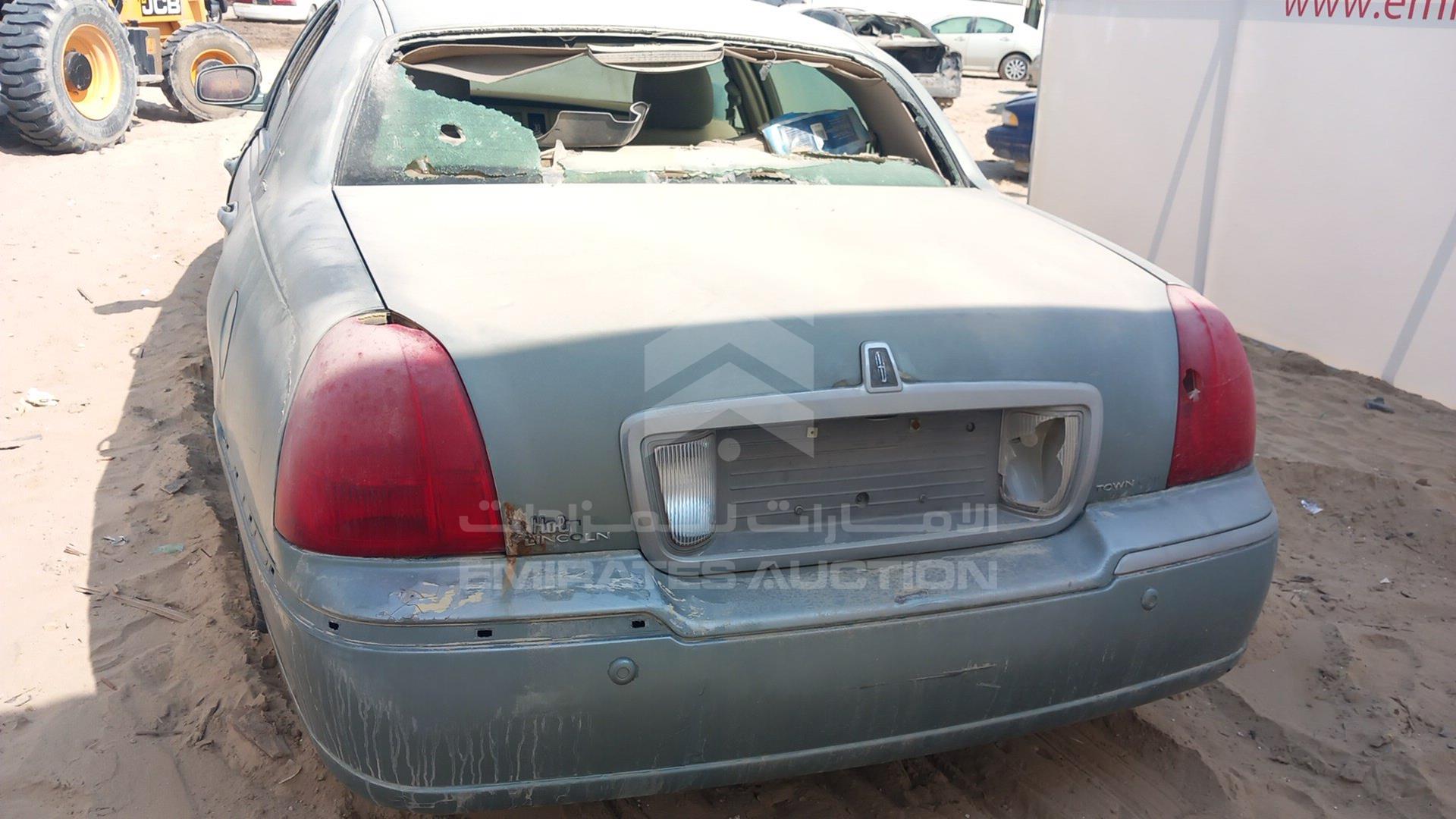 2004 LINCOLN TOWN CAR VIN: 1LNHM81W84Y628335