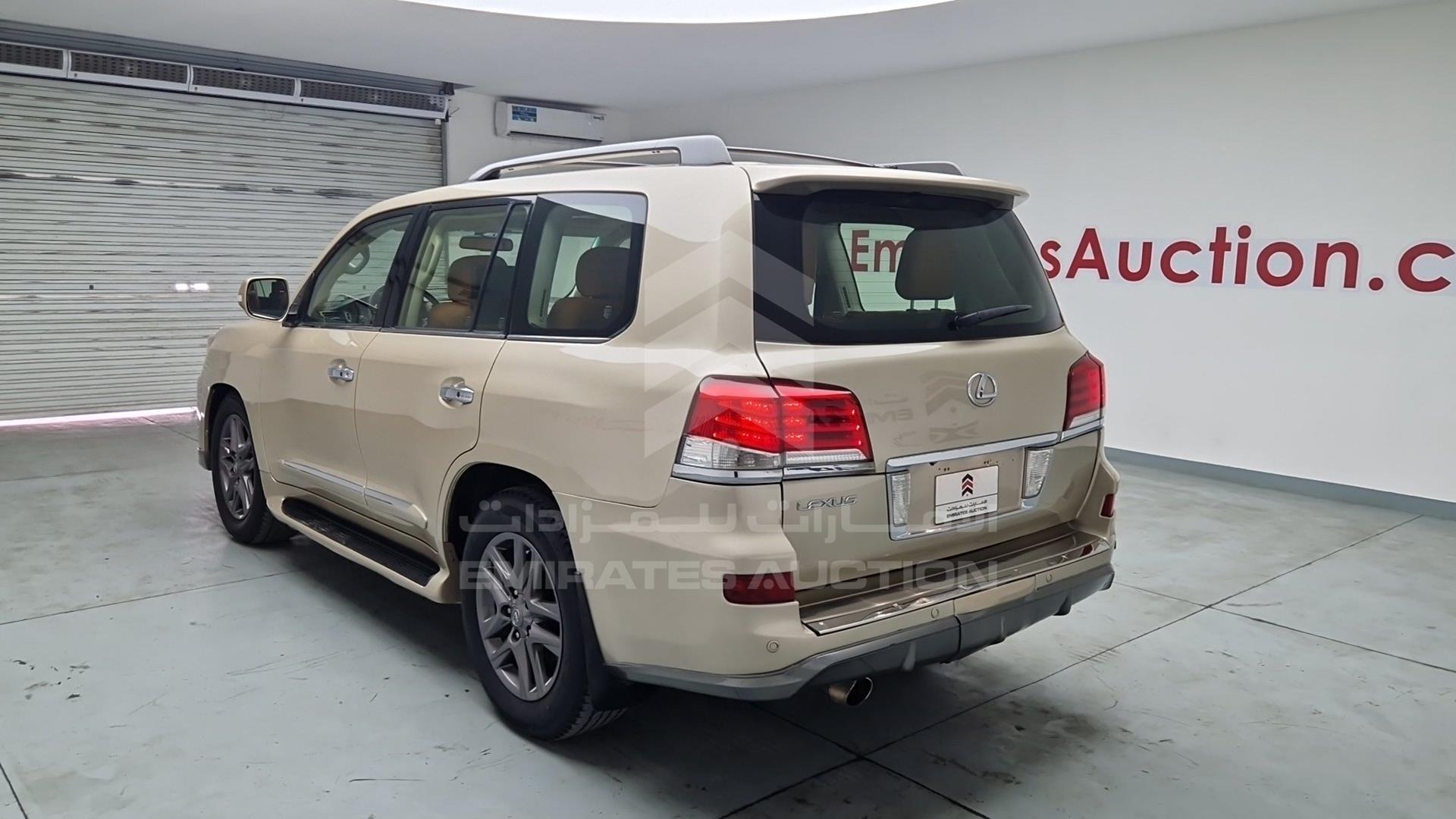 2014 LEXUS LX 570 VIN: JTJHY00W2E4145215