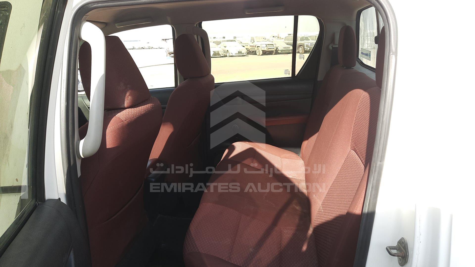 2017 TOYOTA HILUX VIN: MR0DX8CDXH0400056