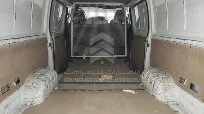 JTFHX02P0G0106555 Auction: EmiratesAuction Lot: 406209 JTFHX02P0G0106555 Toyota Hiace 2016 WHITE Photo 18
