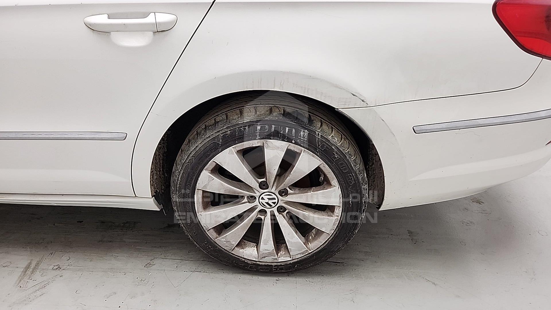 2011 VOLKSWAGEN PASSAT VIN: WVWAB13C3BE710896