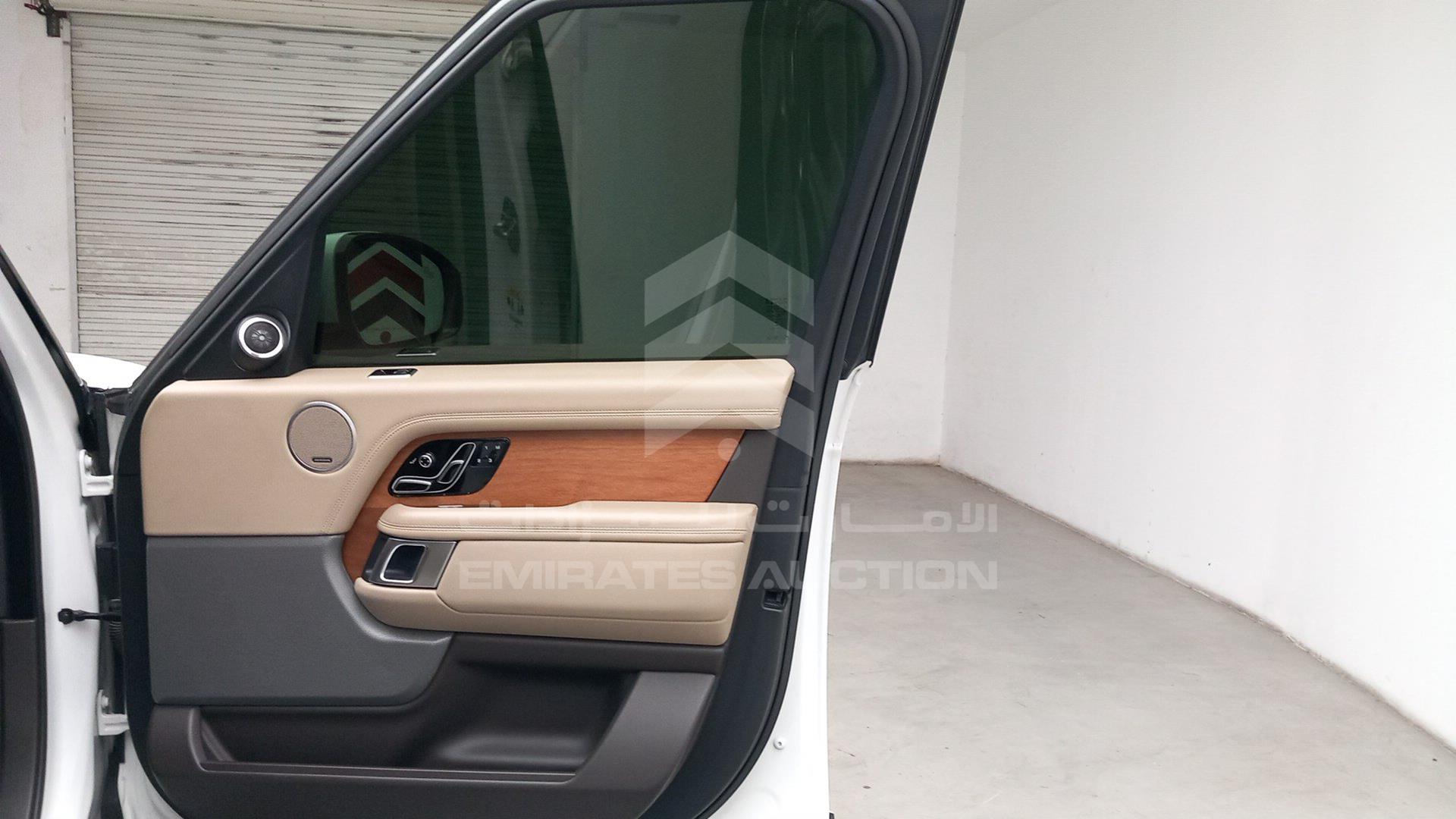 2018 RANGE ROVER HSE VIN: SALGA2BV9JA389502