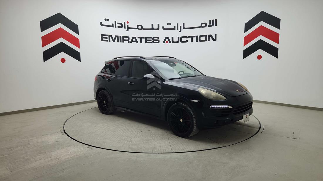 2013 Porsche Cayenne — Front Right Angle — Photo 10