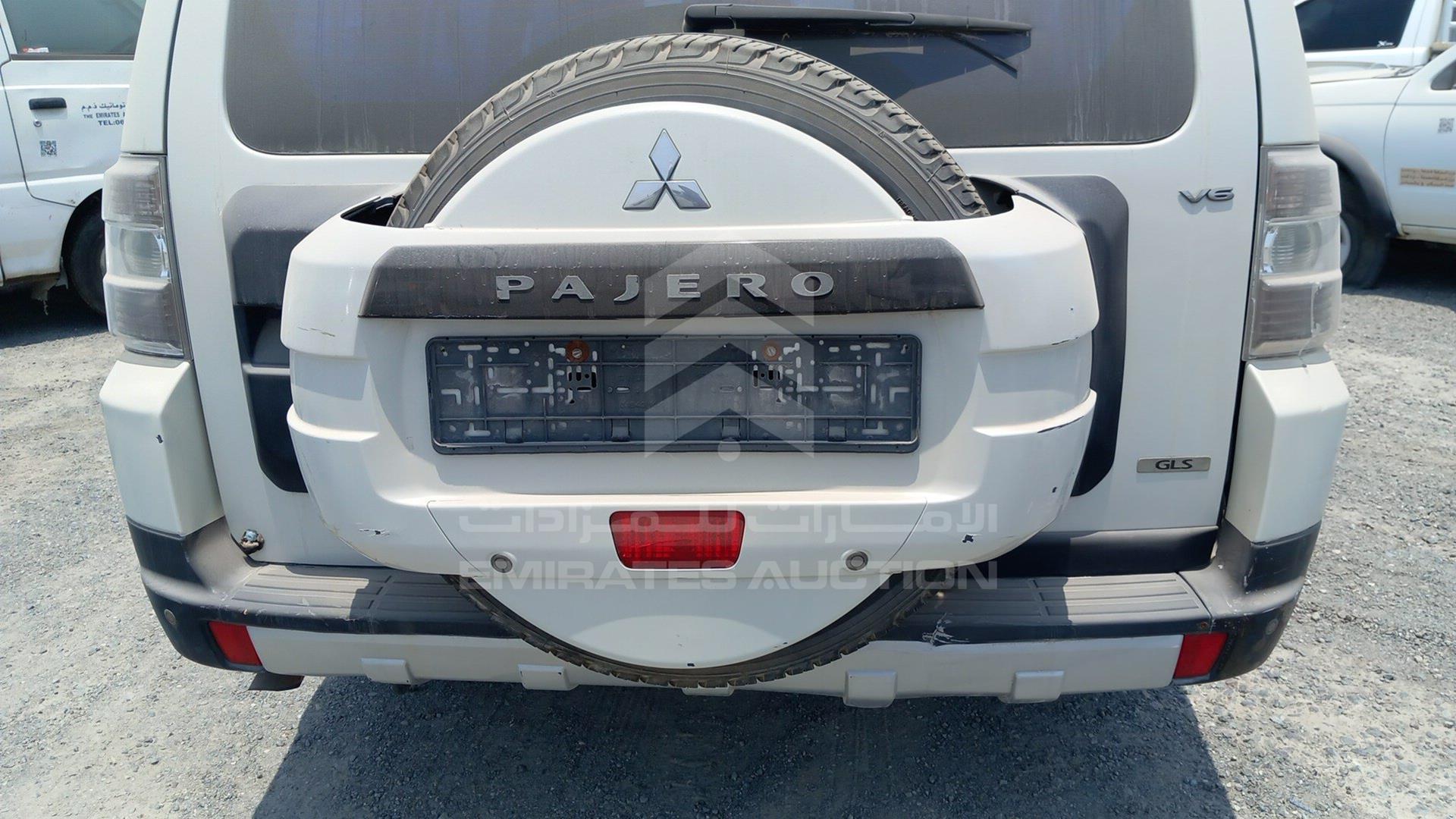 2008 MITSUBISHI PAJERO VIN: JMYLRV93W8J724284