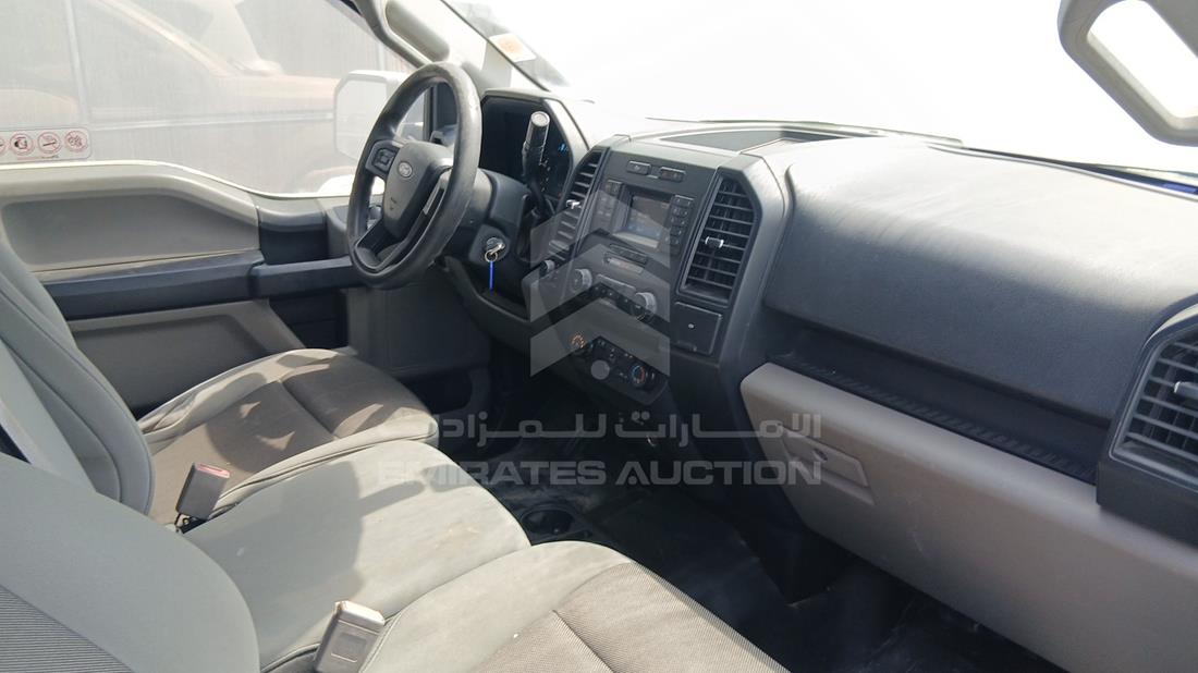 فورد اف 150 2019 — زاوية الراكب الأمامي للمقعد — صورة 25