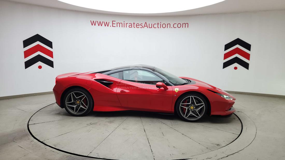 فيراري F8 Spider 2023 — الجانب الأيمن — صورة 31