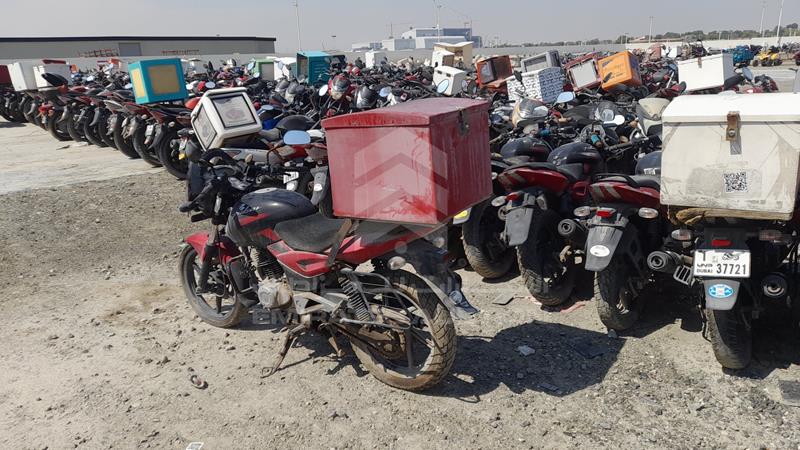 MD2A12DZ9FCG62914 Auction: EmiratesAuction Lot: 406804 MD2A12DZ9FCG62914 Bajaj 180 CC 2016 RED Photo 7