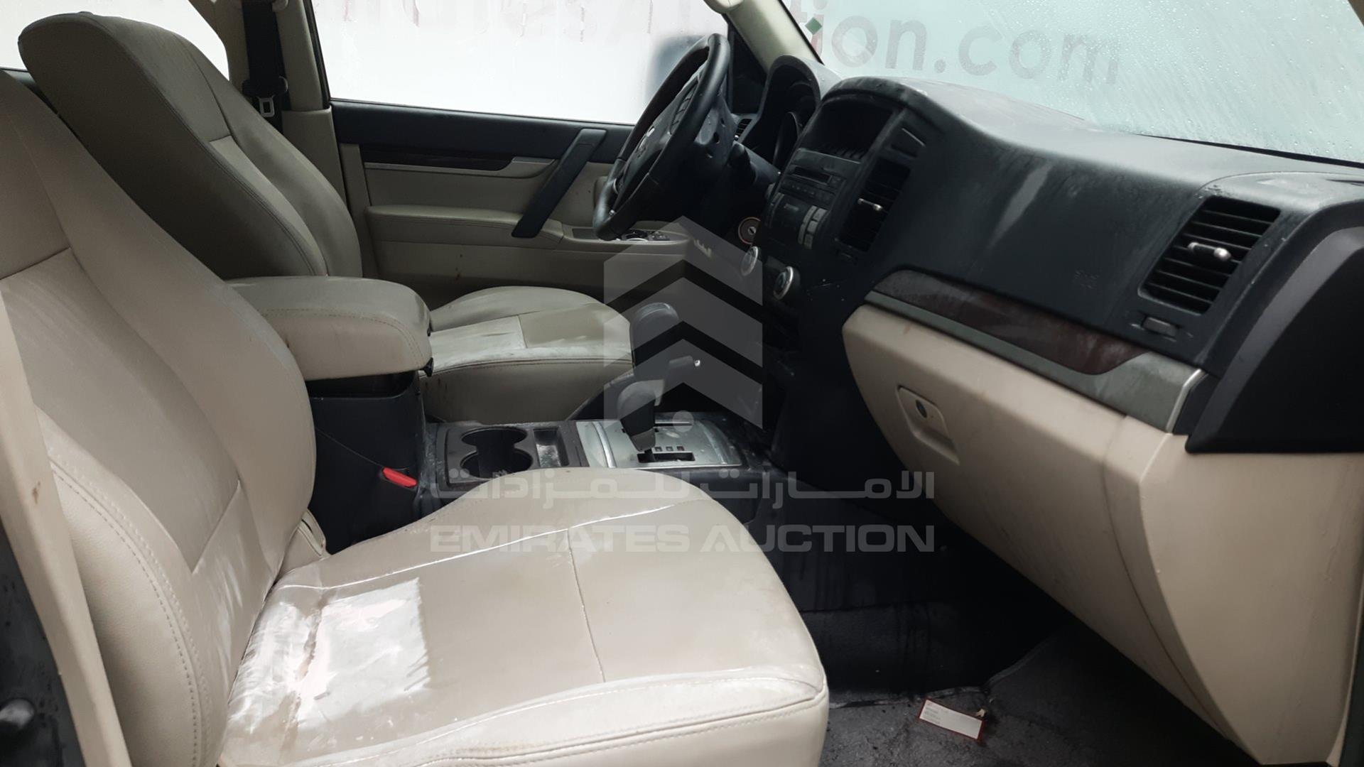 2011 MITSUBISHI PAJERO VIN: JMYLRV95WBJ709201