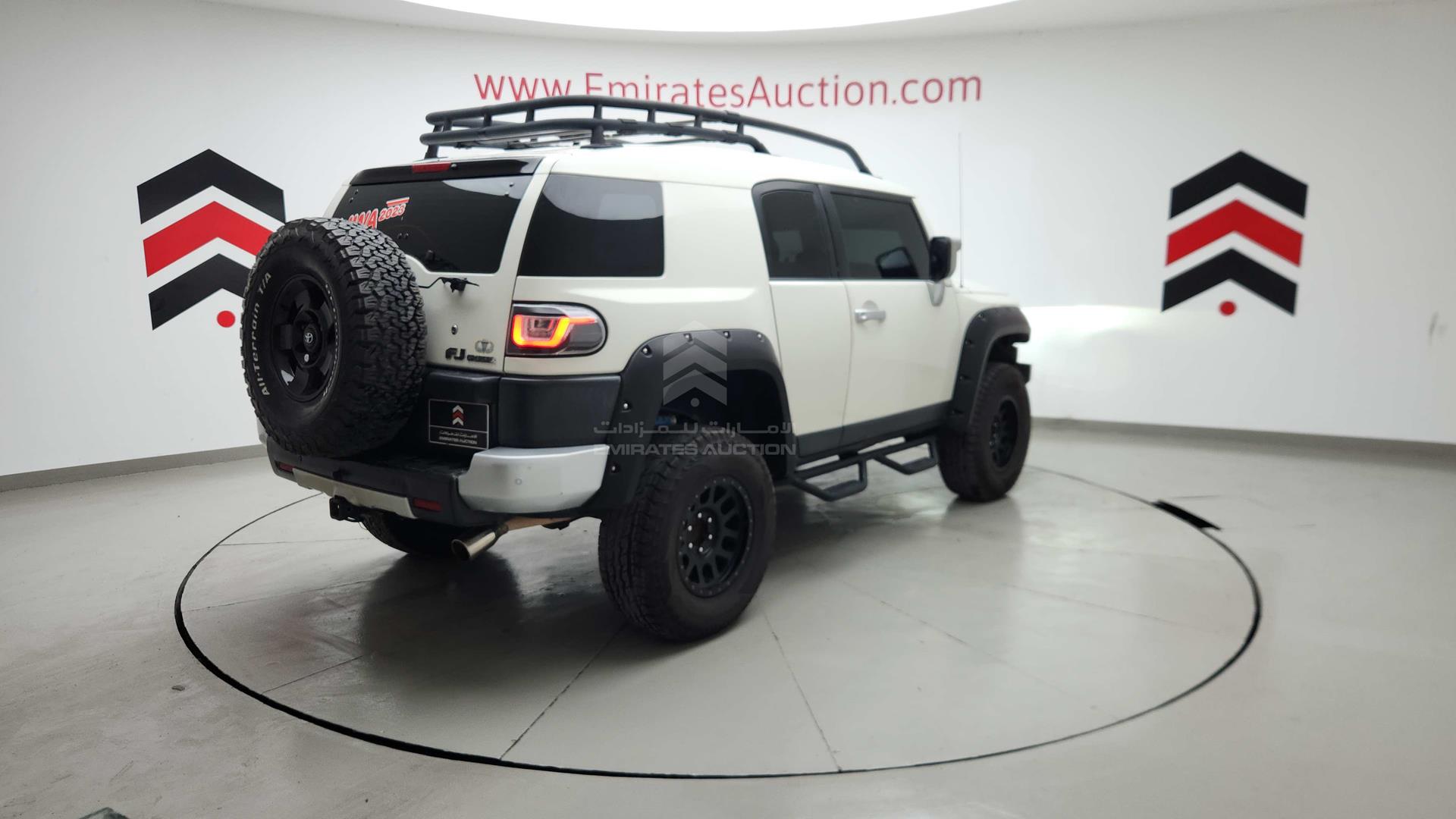 2008 TOYOTA FJ CRUISER VIN: JTEBU11F18K035244