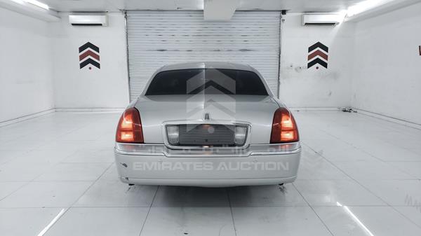 Lincoln Town Car 2005 1LNHM82W05Y613957 Image 36