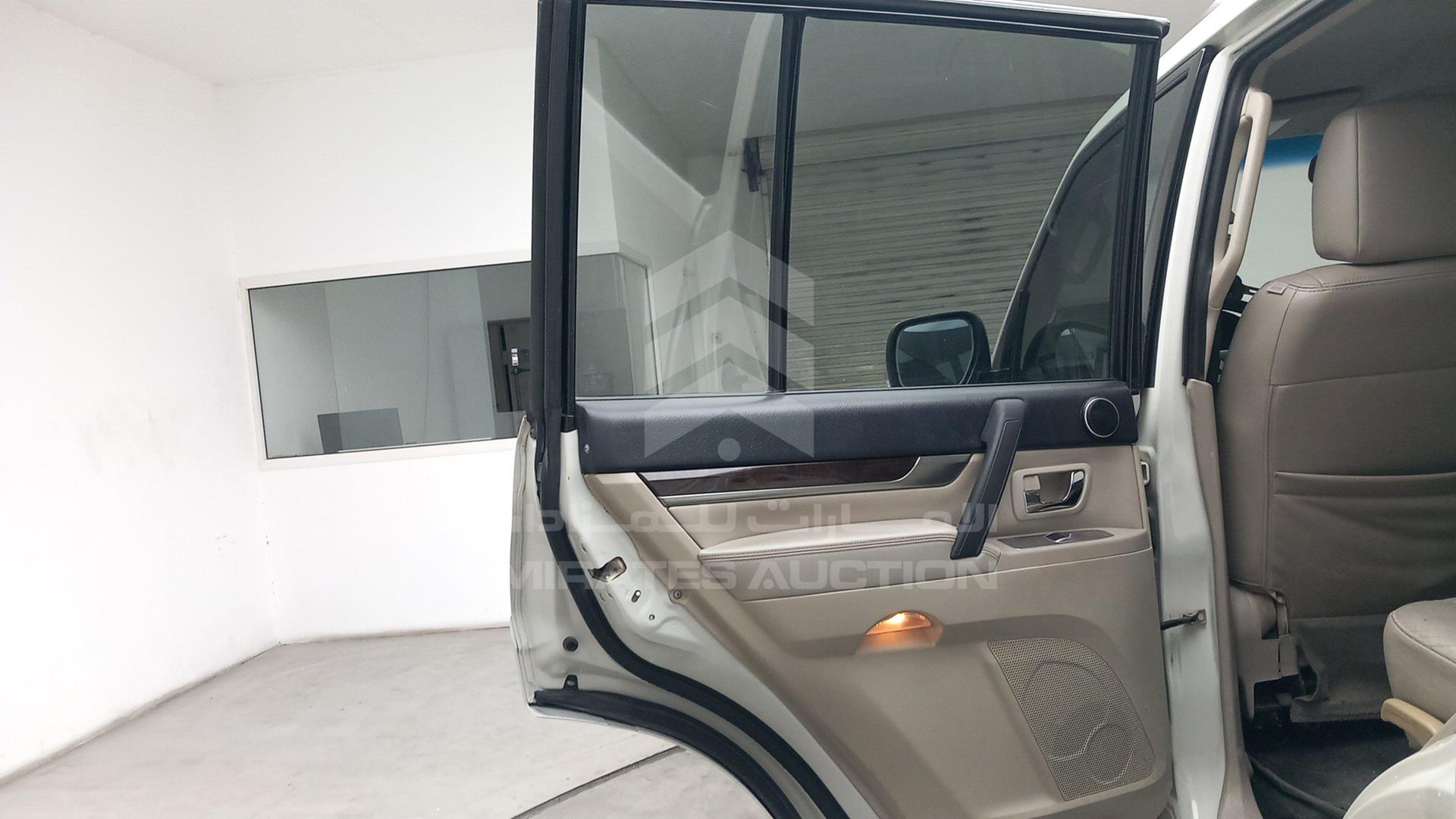 2010 MITSUBISHI PAJERO VIN: JMYLRV95WAJ713865