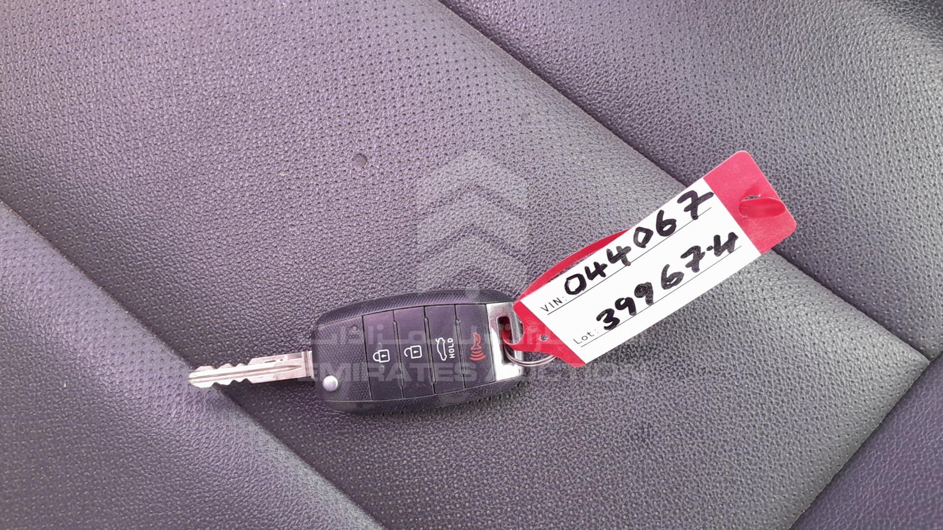 2013 KIA CERATO VIN: KNAFJ412BDA044067