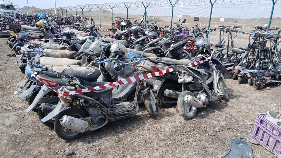 20 Scooter - Scrap without document — Rear Right Angle — Photo 9