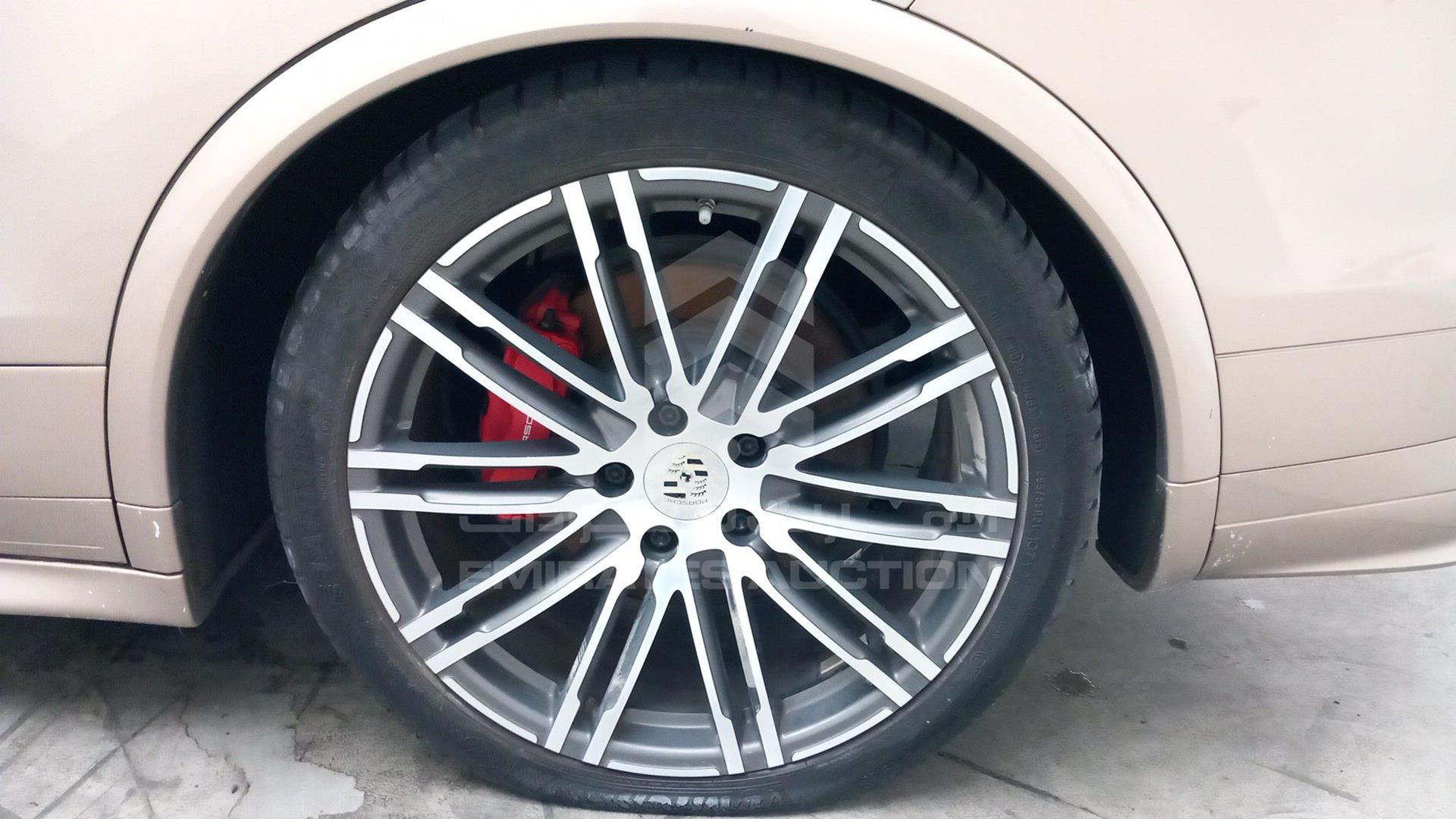 2016 PORSCHE CAYENNE VIN: WP1ZZZ92ZGLA72112