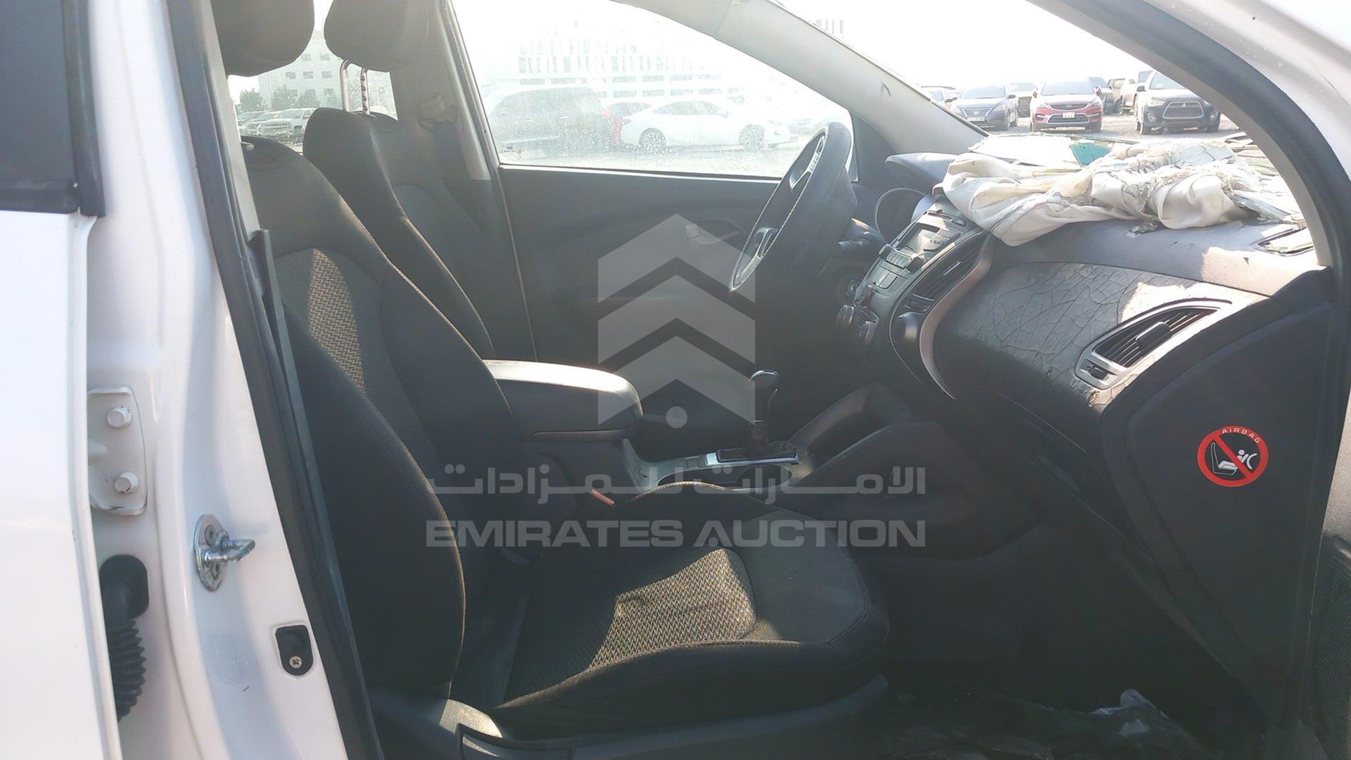 2014 HYUNDAI TUCSON VIN: KMHJT81E9EU828290