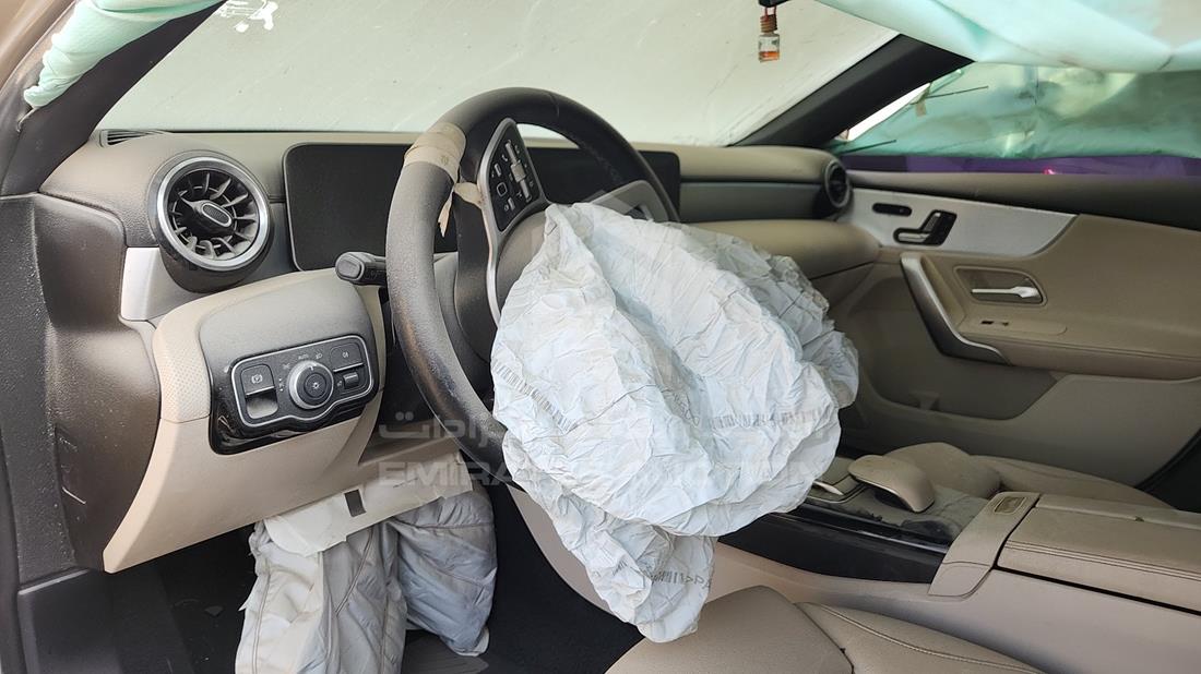 مرسيدس A220 2019 — زاوية واجهة السائق الأمامية اليسرى — صورة 11