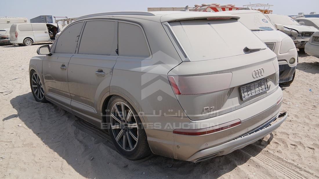 2016 Audi Q7 — Rear Left Angle — Photo 6