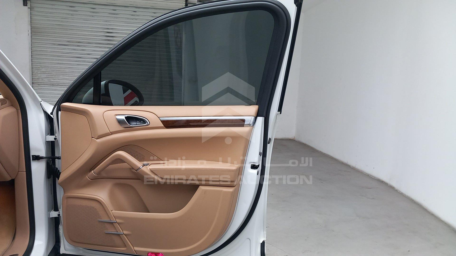 2013 PORSCHE CAYENNE VIN: WP1ZZZ92ZDLA83940