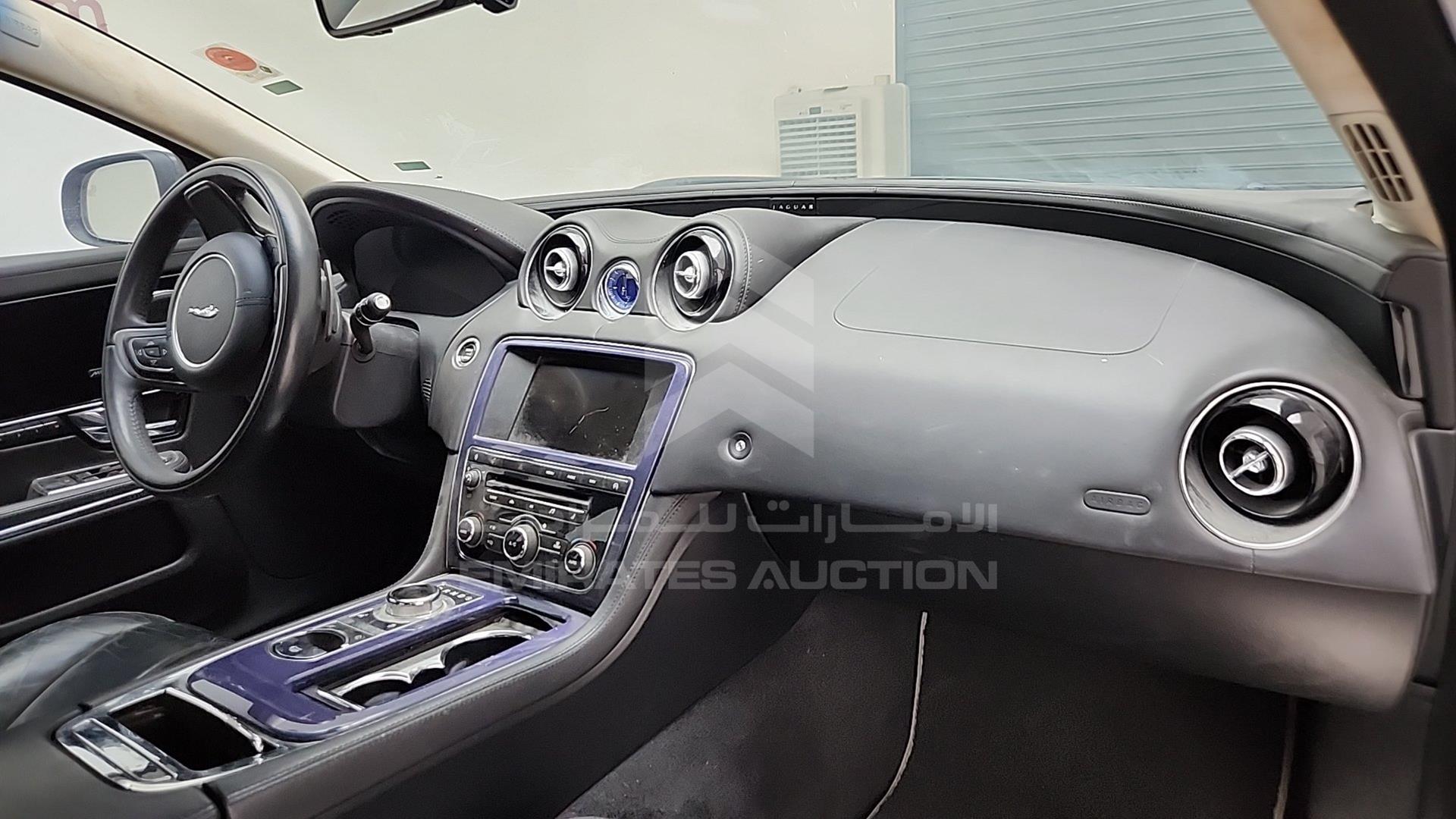 2013 JAGUAR X J VIN: SAJWJ1CD6D8V47889