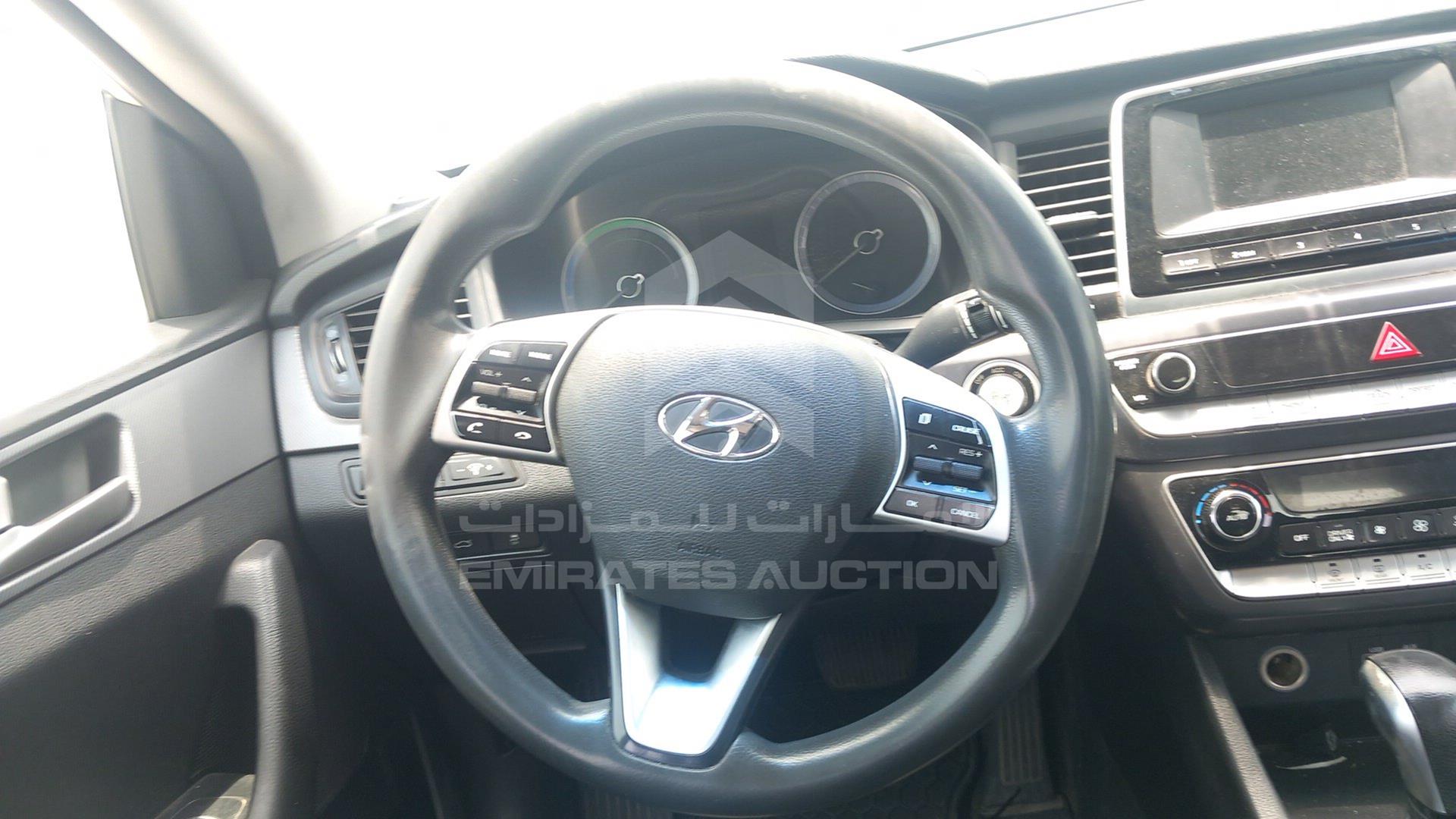 2018 HYUNDAI SONATA VIN: KMHE24138JA082115
