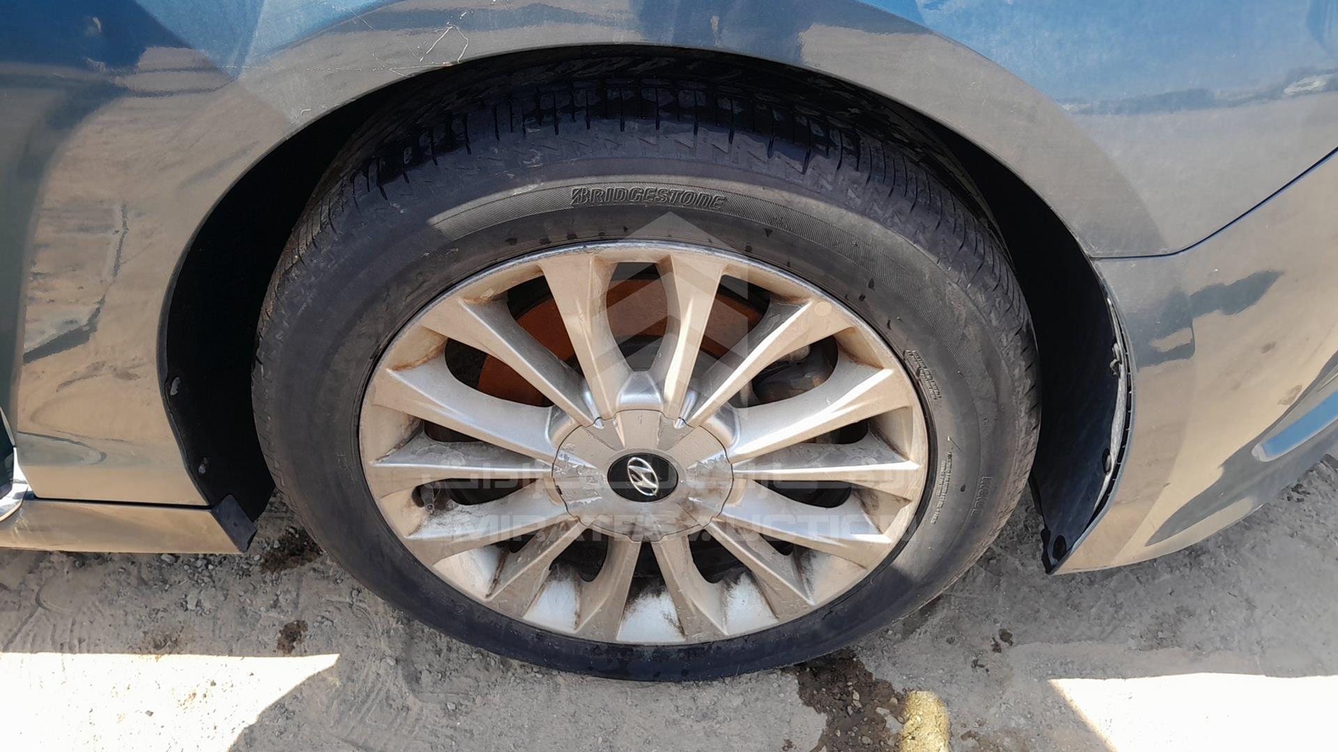 2015 HYUNDAI SONATA VIN: 5NPE34AF4FH255219