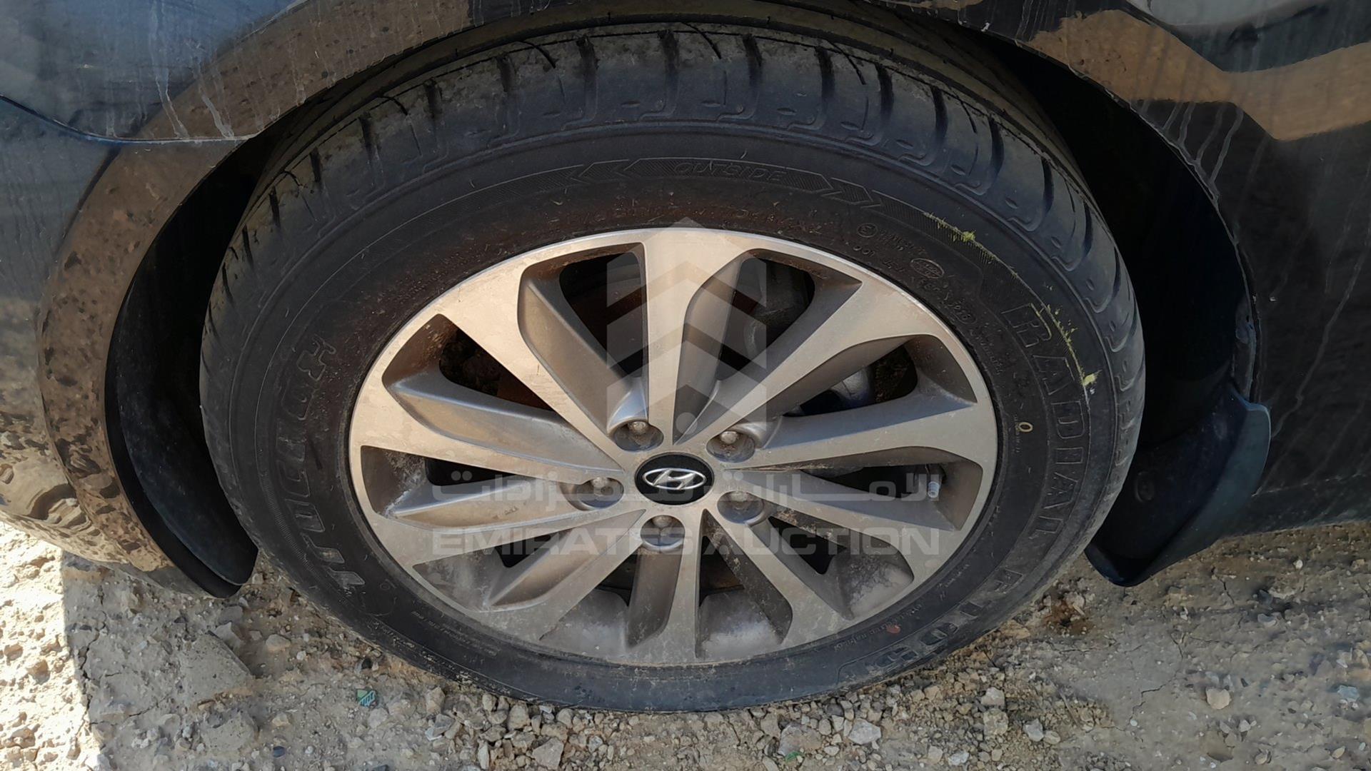 2015 HYUNDAI SONATA VIN: KMHEB41C2FA641276
