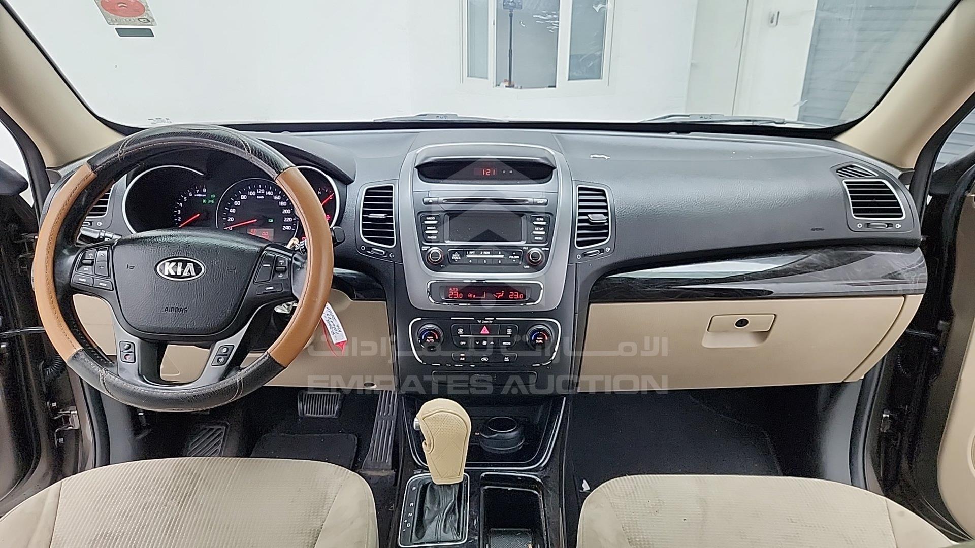 2015 KIA SORENTO VIN: KNAKU8119F5512075
