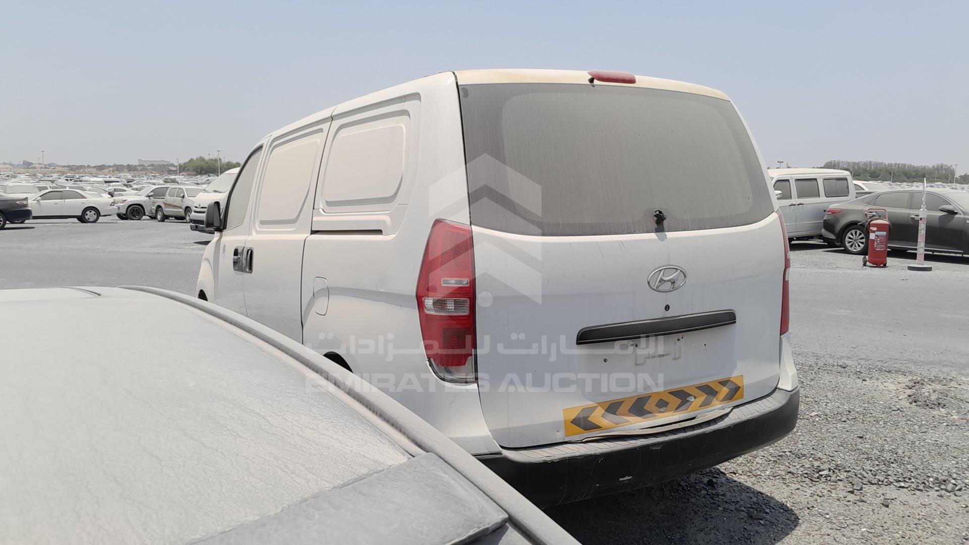 2010 HYUNDAI H1 VIN: KMHWG81R4AU226372
