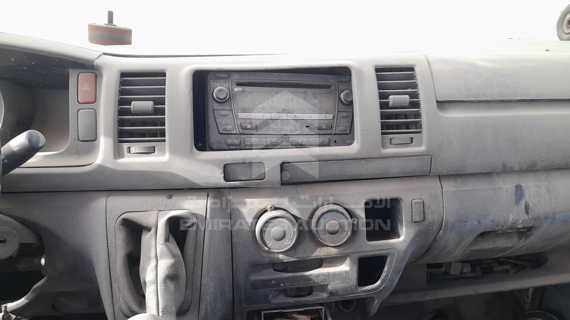 2005 TOYOTA HIACE VIN: JTFHX02PX50002331