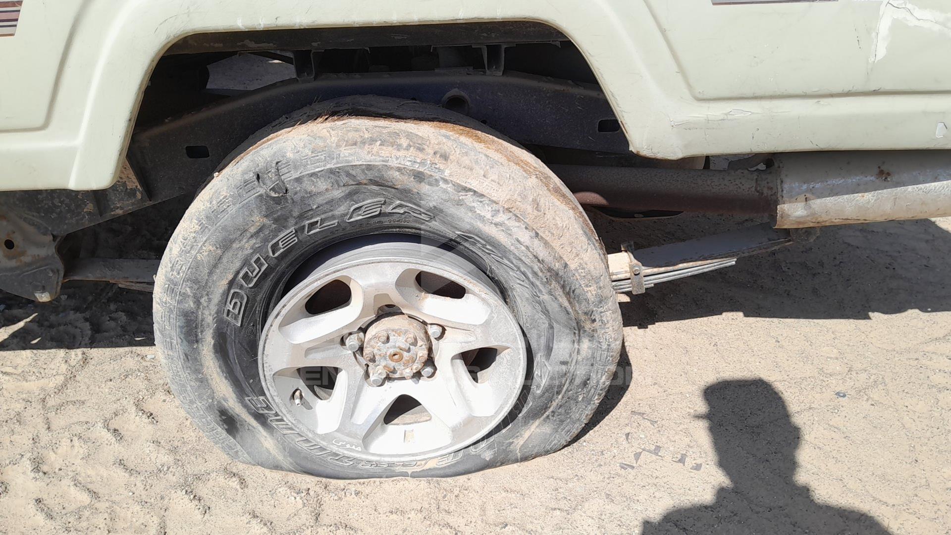 2007 TOYOTA LAND CRUISER VIN: JTFLJ73JX76036221