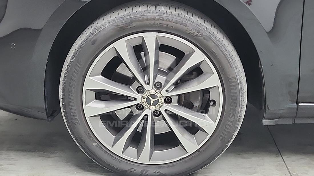 مرسيدس V 250 2021 — الإطار الأمامي الأيسر — صورة 34