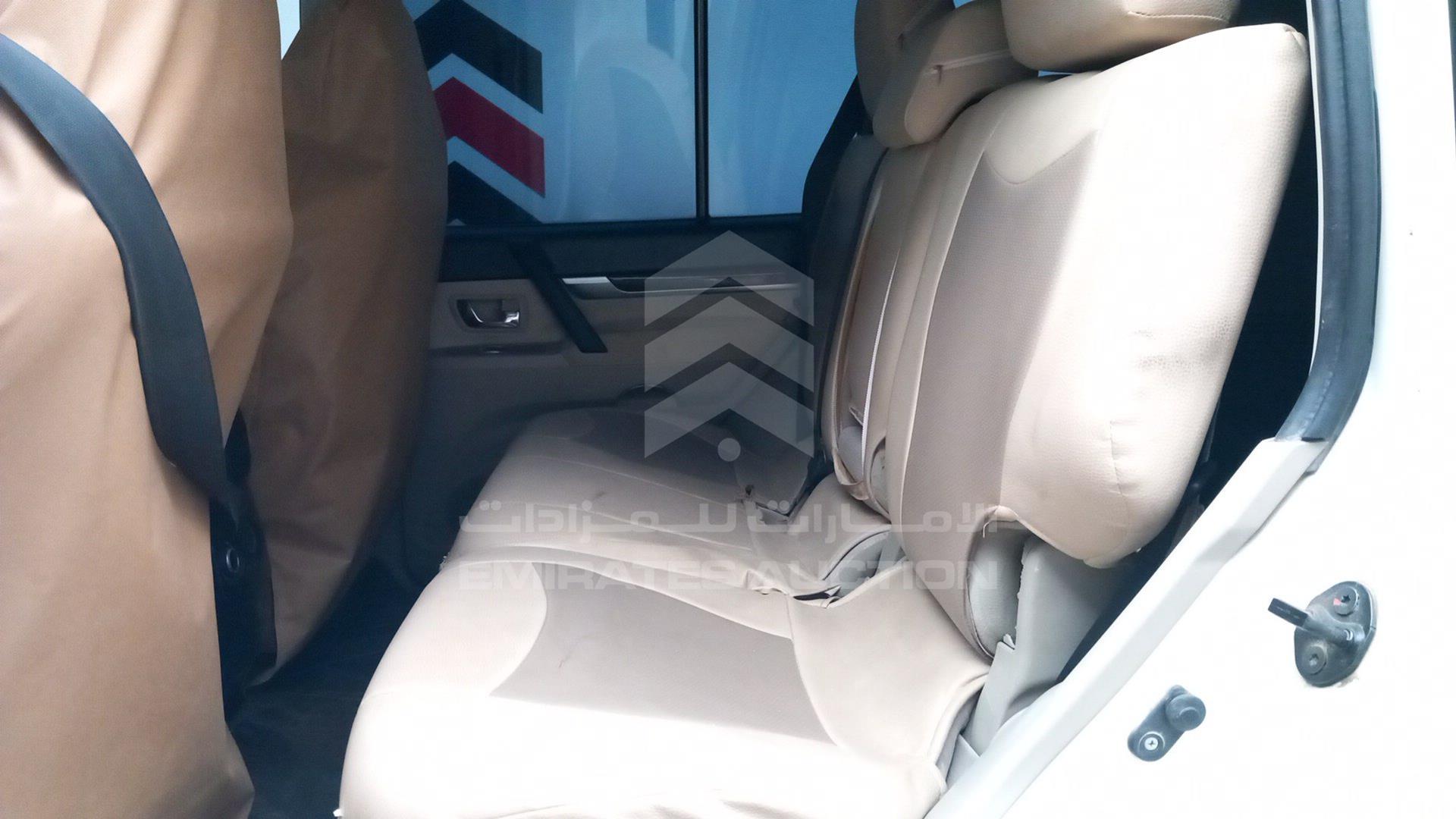 2011 MITSUBISHI PAJERO VIN: JMYLV97WB706495