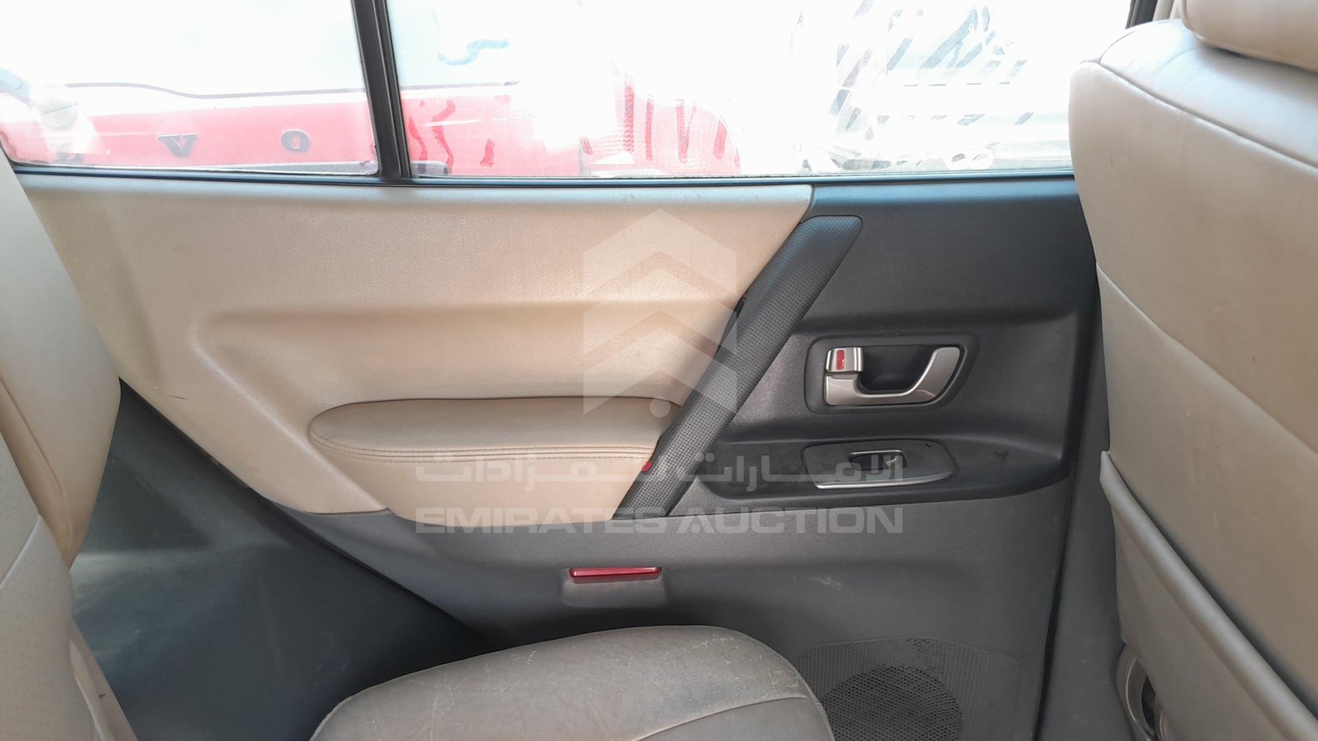 2004 MITSUBISHI PAJERO VIN: JMYLRV73W4J704652