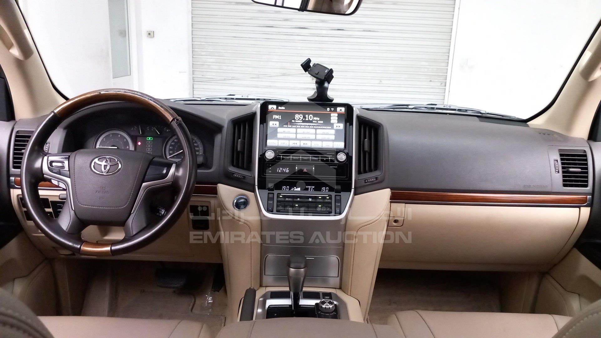 2016 TOYOTA LAND CRUISER VIN: JTMHU01JXG4126352