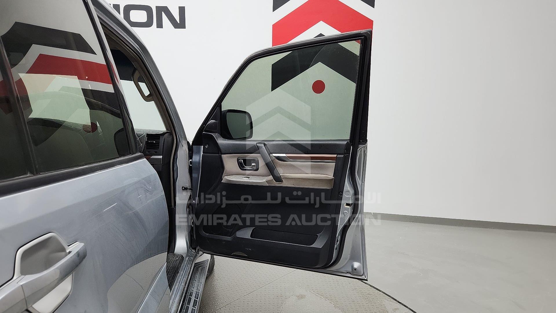 2007 MITSUBISHI PAJERO VIN: JMYLRV93W7J708656