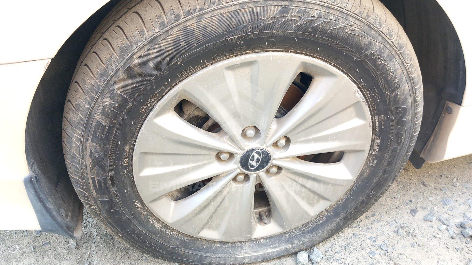 2018 HYUNDAI SONATA VIN: KMHE24137JA082090
