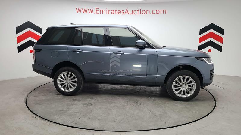 SALGA2BV6JA380966 Auction: EmiratesAuction Lot: 405807 SALGA2BV6JA380966 Range Rover Vogue SE 2018 BLUE Photo 43