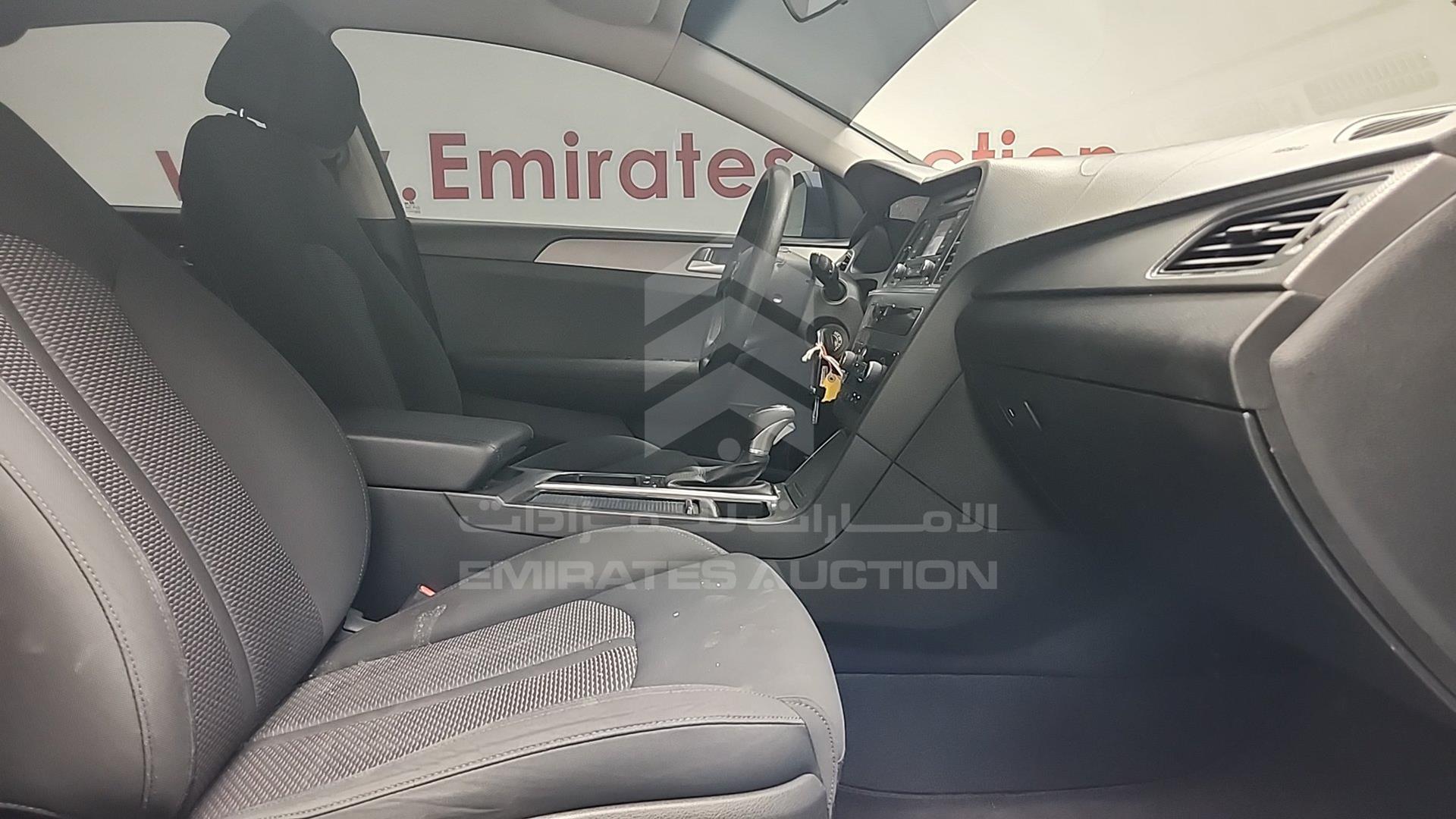2016 HYUNDAI SONATA VIN: KMHE241G4GA109113