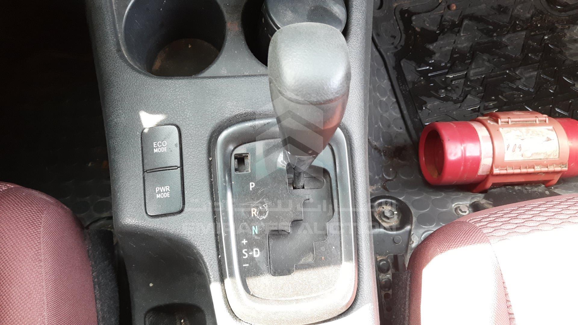 2017 TOYOTA HILUX VIN: MR0DX8CDXH0400056