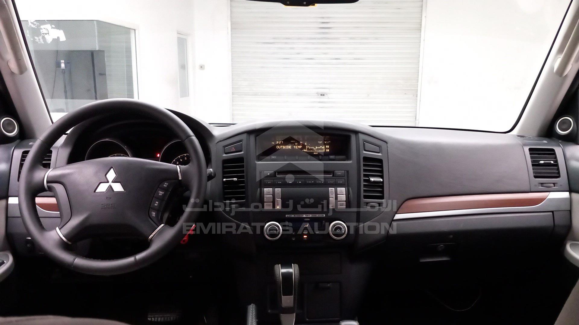 2009 MITSUBISHI PAJERO VIN: JMYMRV83W9J707496