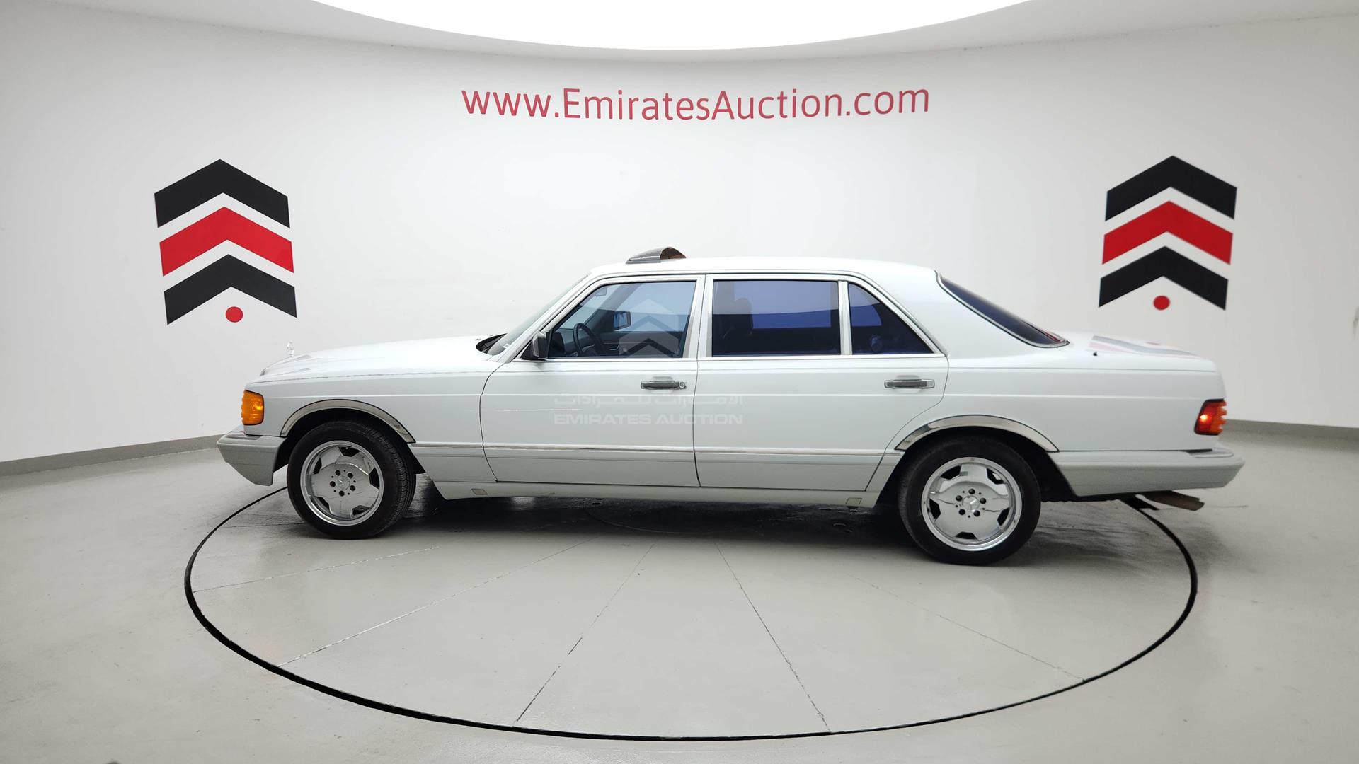 1990 MERCEDES SEL 560 VIN: WDBCA39E7LA537035