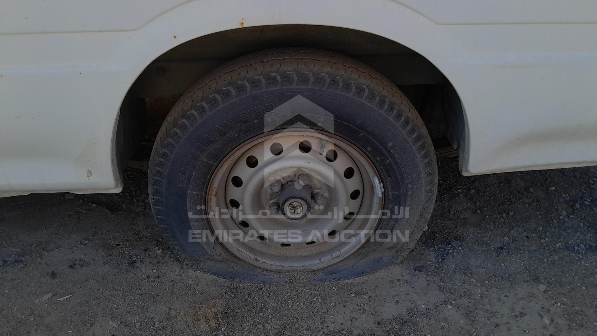 2004 TOYOTA HIACE VIN: JT4ZR119745004202