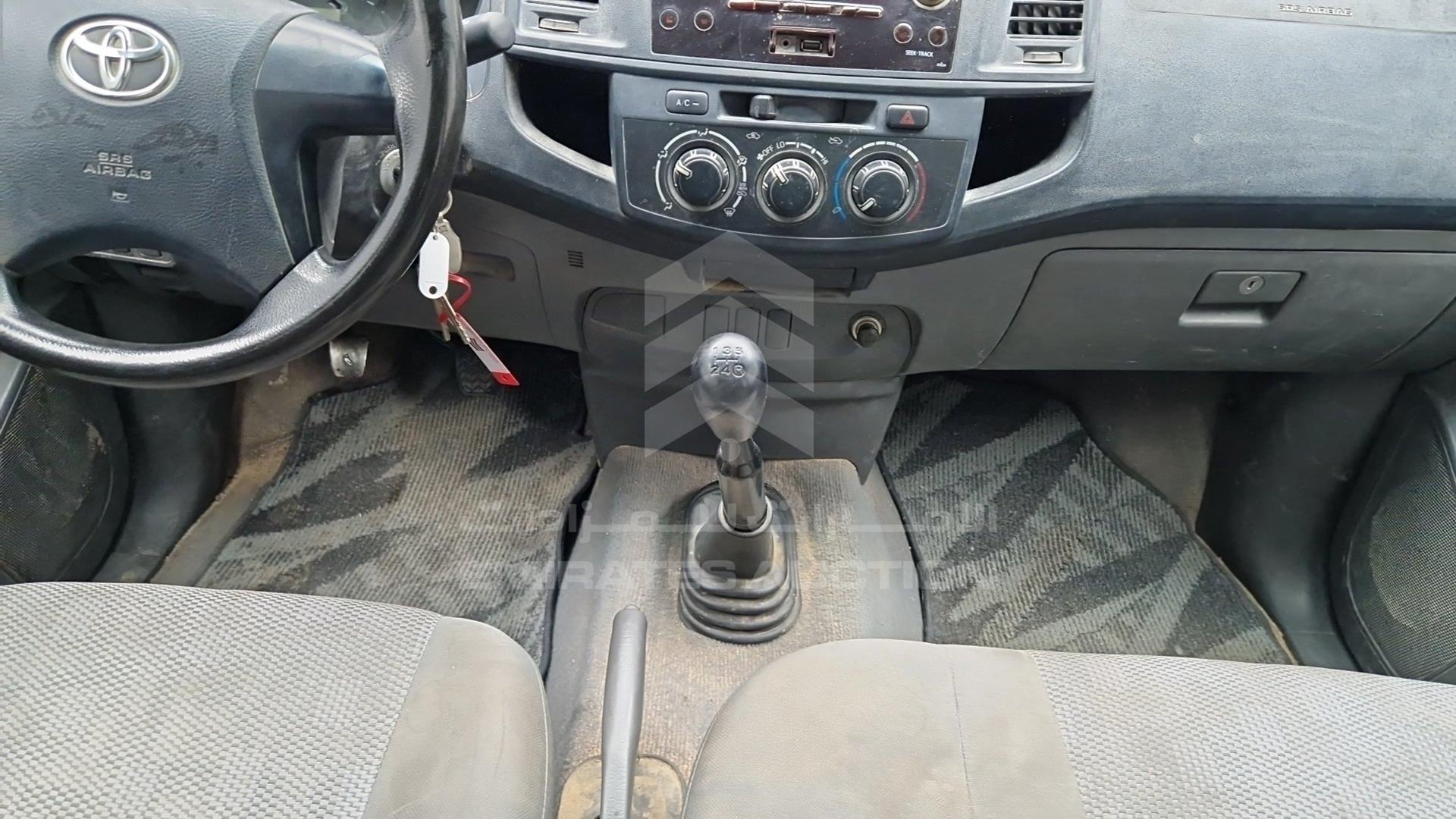 2015 TOYOTA HILUX VIN: MR0EX12G5F2354399