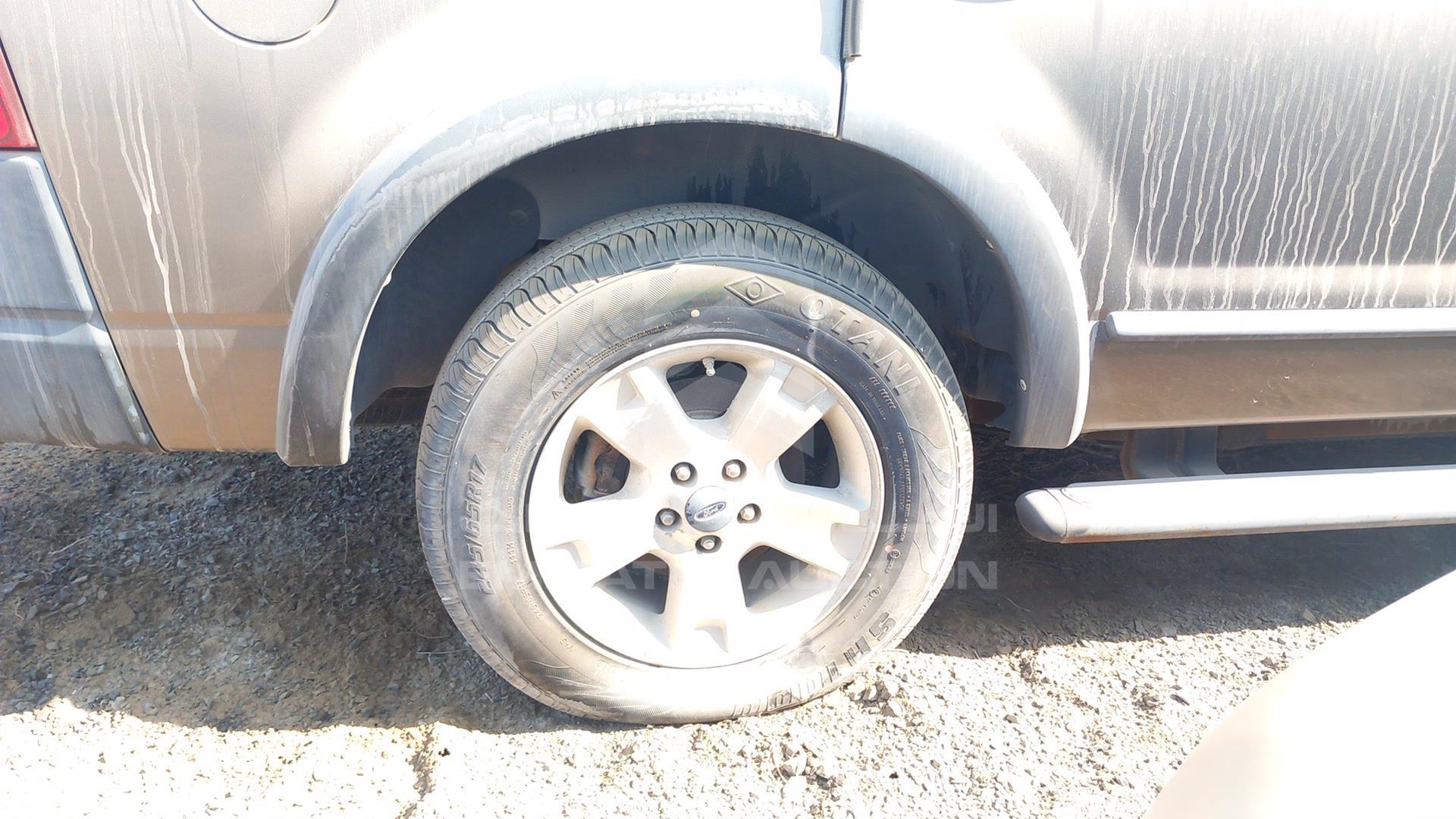 2005 FORD EXPLORER VIN: 1FMZU72EXZA74442