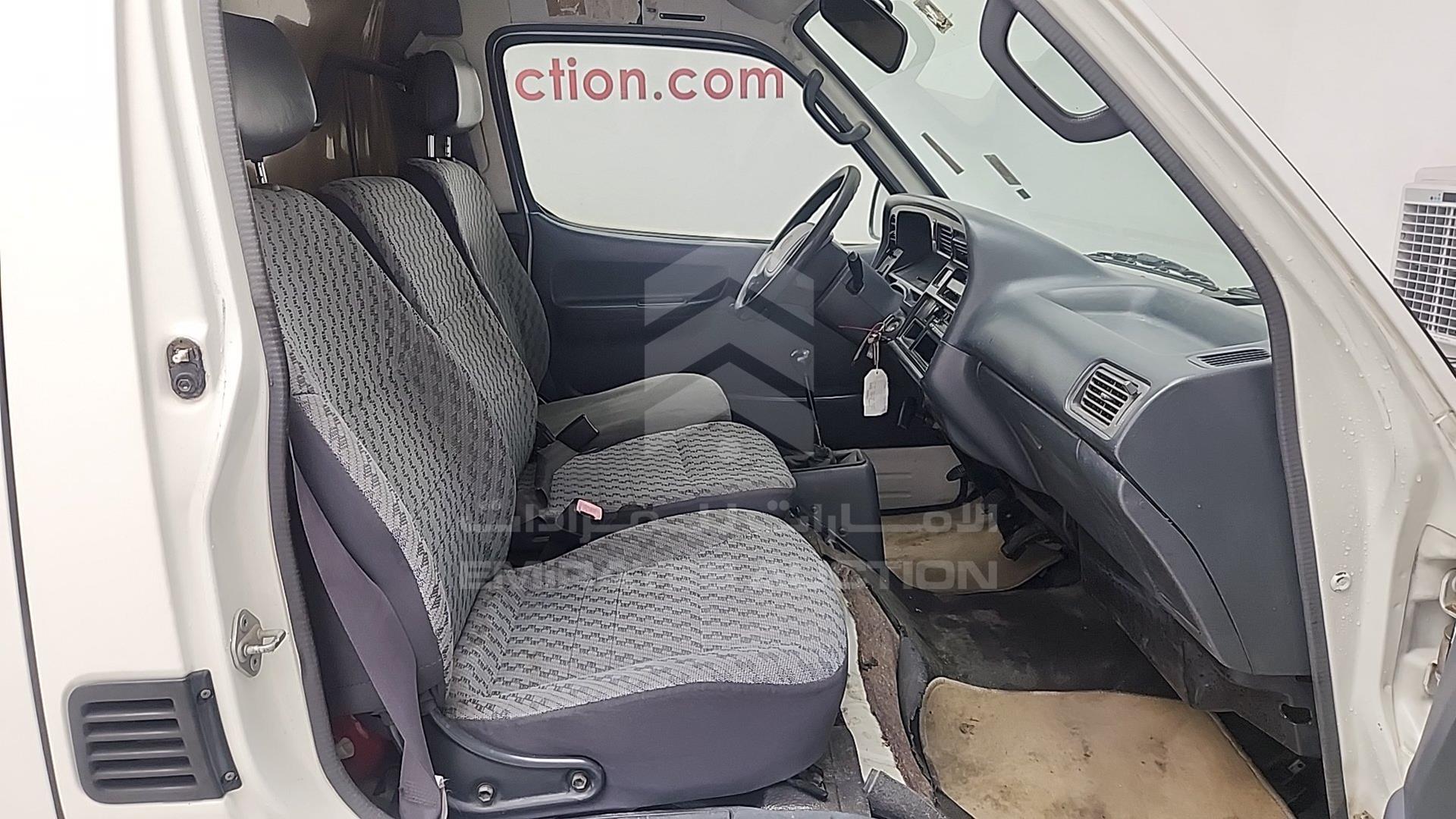 2004 TOYOTA HIACE VIN: JT4ZR119747014734