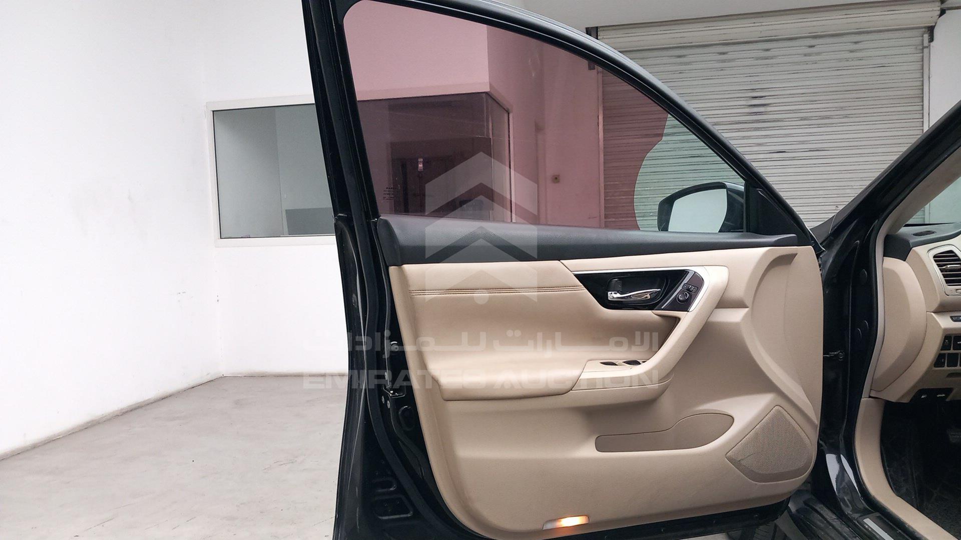 2017 NISSAN TEANA VIN: LGBF5AE07HR312584