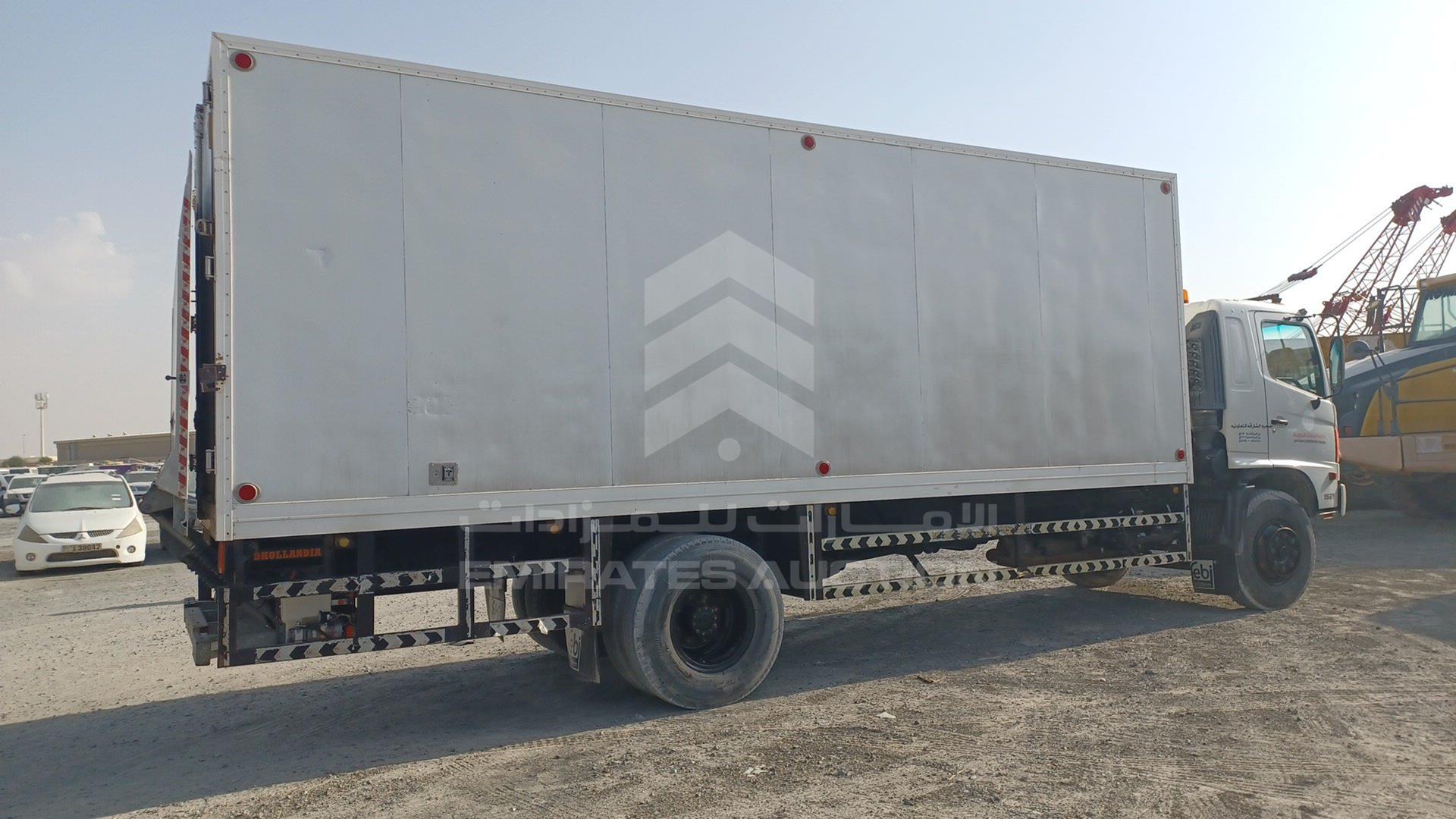 2011 HINO 500 VIN: JHDFG1JP1B1S18435
